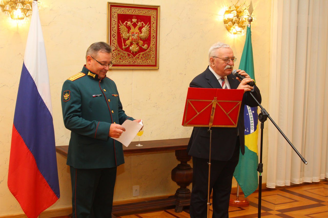 A recepção por ocasião do Dia de Defensor da Pátria