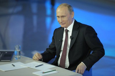 В прямом эфире «Первого канала», телеканалов «Россия 1» и «Россия 24», радиостанций «Маяк», «Вести FM» и «Радио России» вышла специальная программа «Прямая линия с Владимиром Путиным».